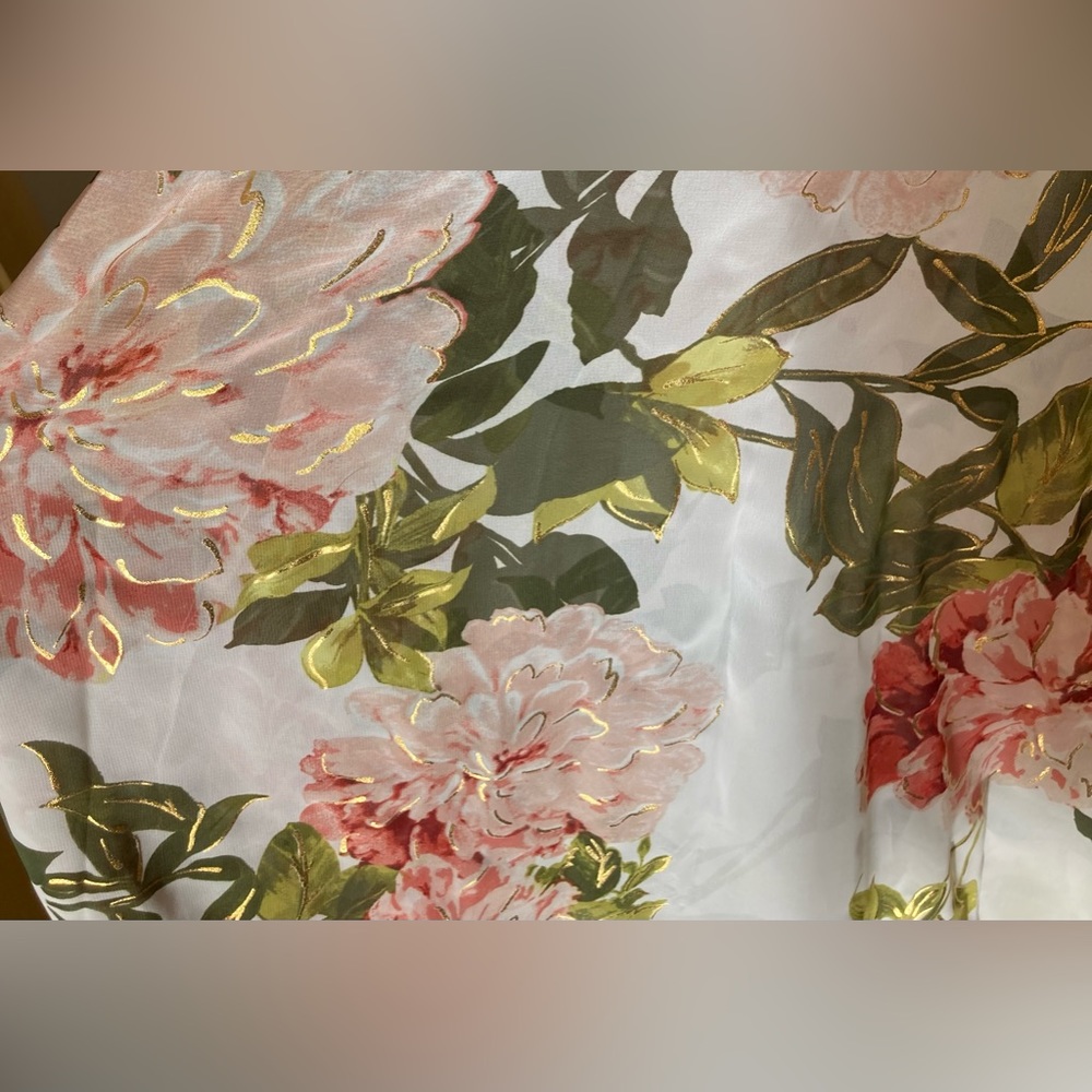 Petite flowery, flowy long dress